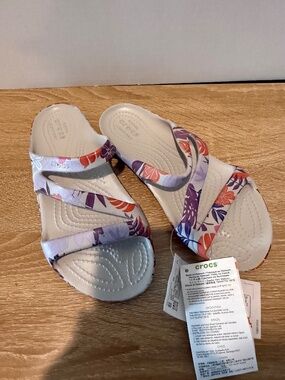 Crocs Women's Kadee II Tropical Sandals 211698-101 Size 8 NEW